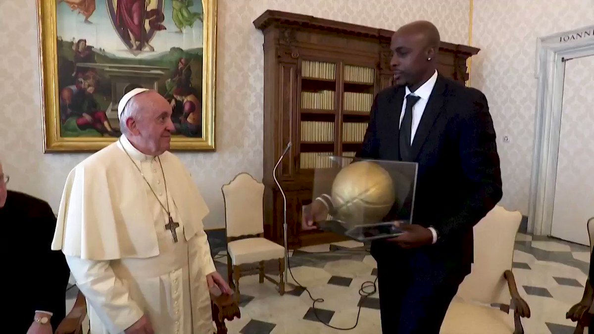 ICYMI: Pope Francis met with NBA players to discuss the group's efforts in addressing social and economic injustice and inequality https://t.co/5FBOydDmP4 https://t.co/xPm9iHvQBf