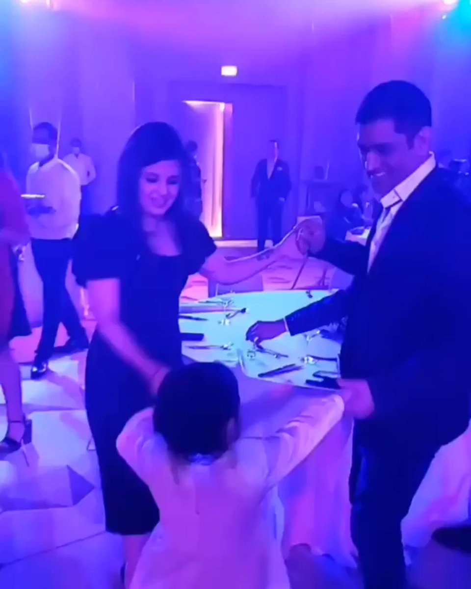 Chennai Super Kings on Twitter: "Can we stop ourselves from smiling while  watching this? Definitely Not. ? #WhistlePodu #Yellove @msdhoni  @SaakshiSRawat ??… https://t.co/Jwk3CGgpAA"