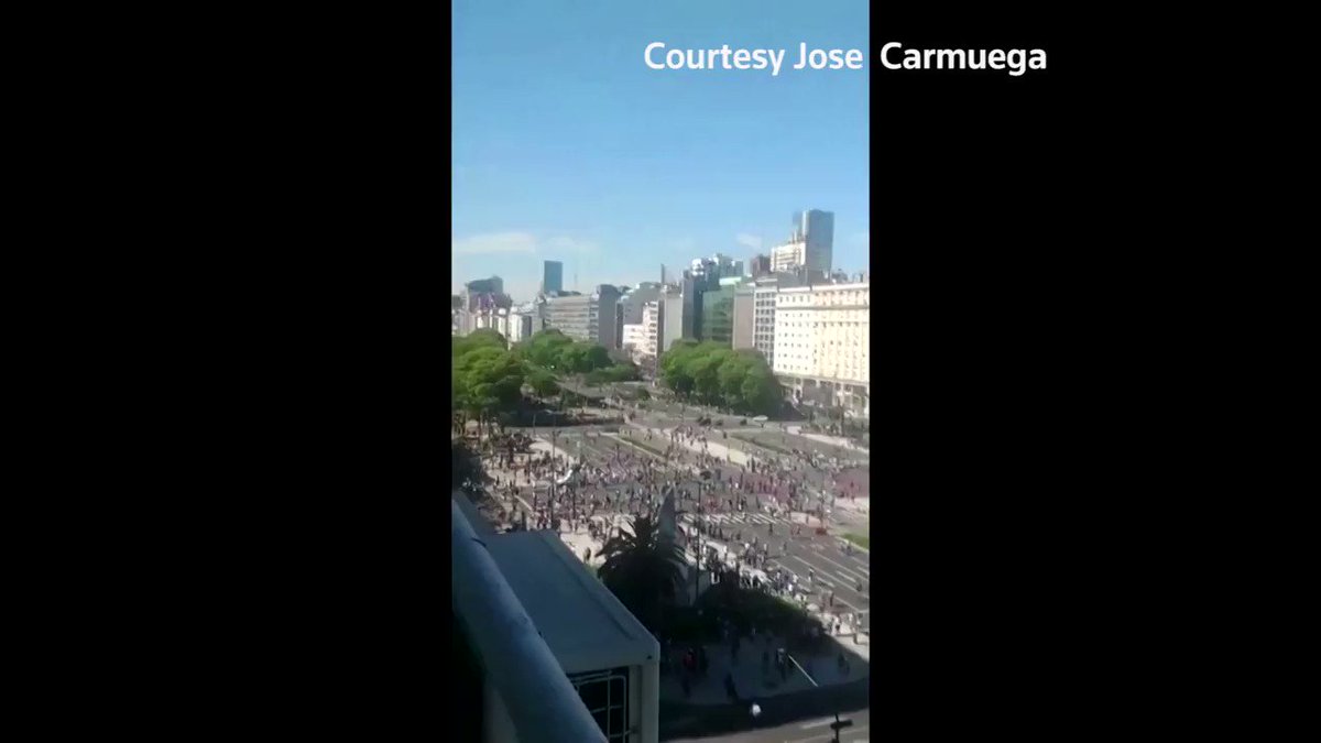 Clashes erupted between Argentine police and fans who were lined up to see the casket of soccer icon Diego Maradona https://t.co/sYSpHXPPYU https://t.co/dWQSuoErG5