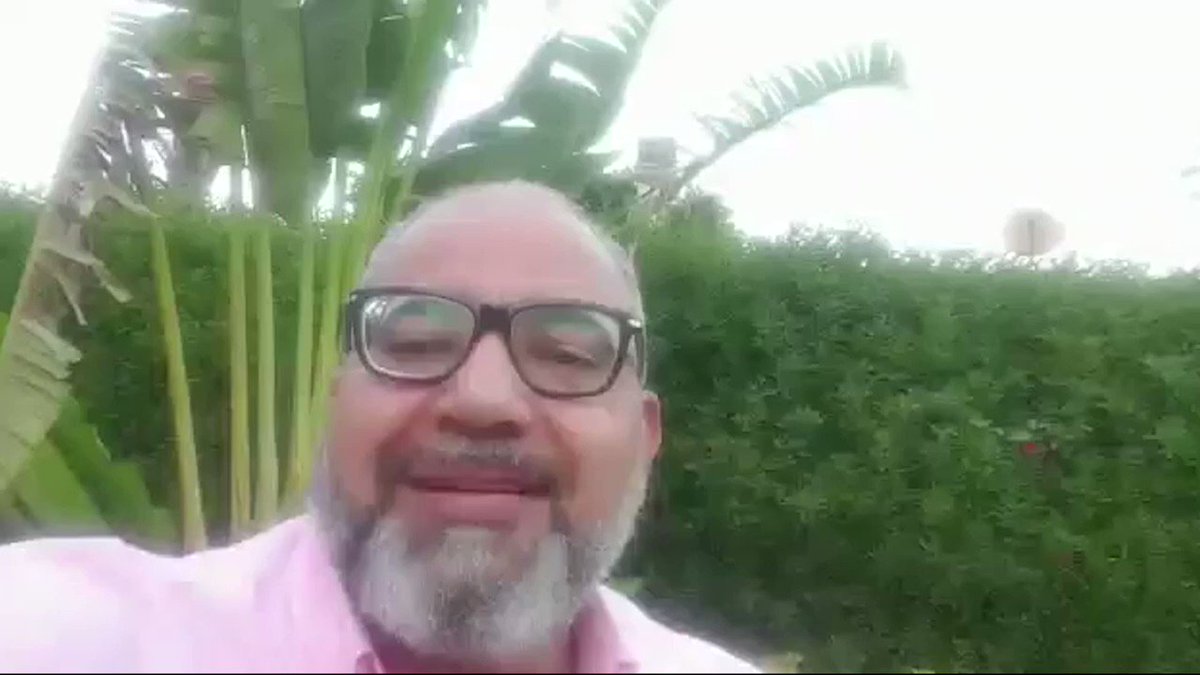 بيومي فؤاد الحمد لله بخير ومعنديش كورونا