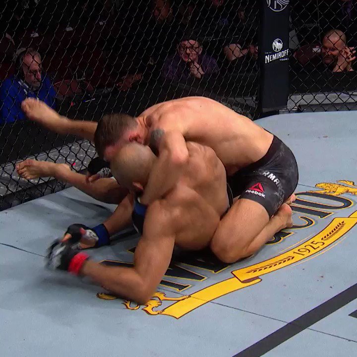 Go step-by-step ๐
We break down @JackTheJokerMMA's guillotine choke! #UFCVegas16 https://t.co/PeZ7uqfFnl