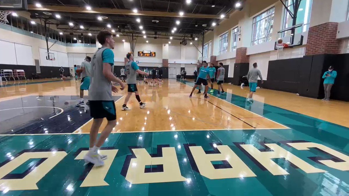 Get comfortable sπing this πππ
@MELOD1P β @gordonhayward
#AllFly | @NovantHealth https://t.co/lOWHKvY07s