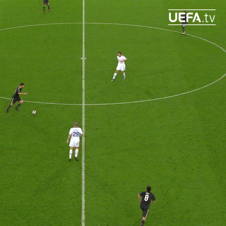  A striker of undoubted pedigree. Happy birthday Gonzalo Higuaín! video via 