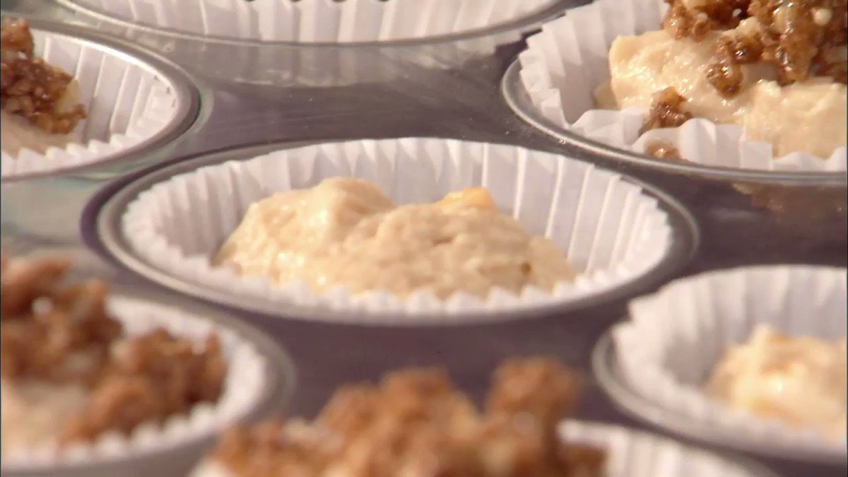 Start your morning off right with these fruity, flavor-packed muffins! 😍
Get @bflay's recipe: https://t.co/tVCAIrhxAc. https://t.co/HuJLXLeK85
