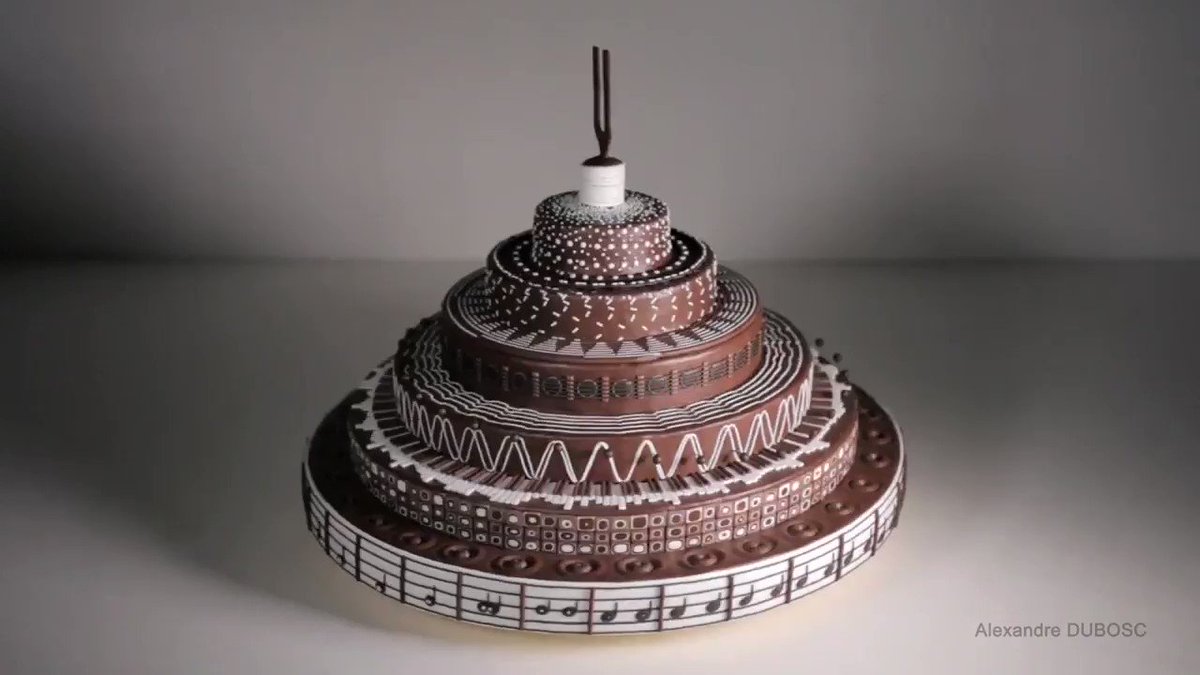 .@AlexandreDUBOSC makes cakes go 🌀🎂🌀→ https://t.co/DMGhnwMzmz https://t.co/9EbB6BAskF
