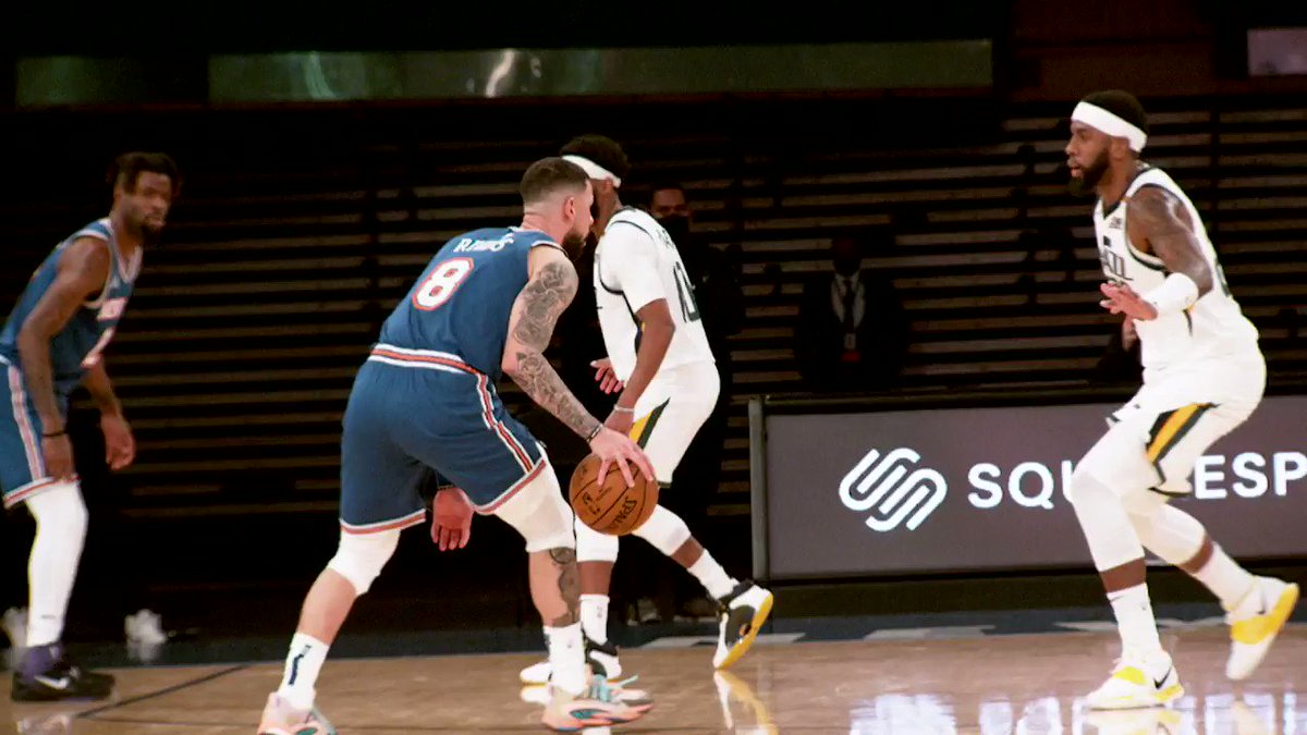 14 PTS in the 4th, 23 in the game for @AustinRivers25 to lead the @nyknicks to three straight wins. #PhantomCam https://t.co/iMSiMMaRxt