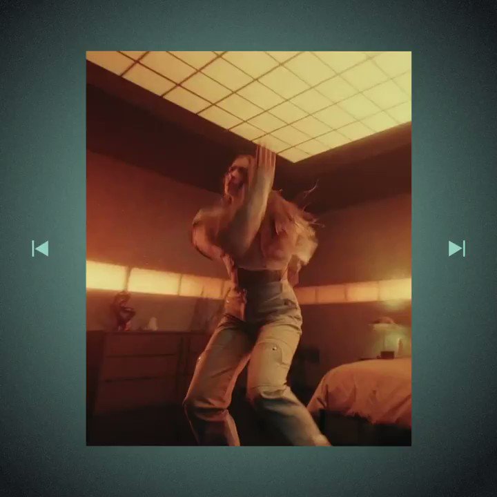 Calgary's own @tatemcrae dropped the video for her new single "rubberband." Watch our #ArtistOnTheRise alum go off → https://t.co/zBncnZBI4w https://t.co/bHStMfNn1S