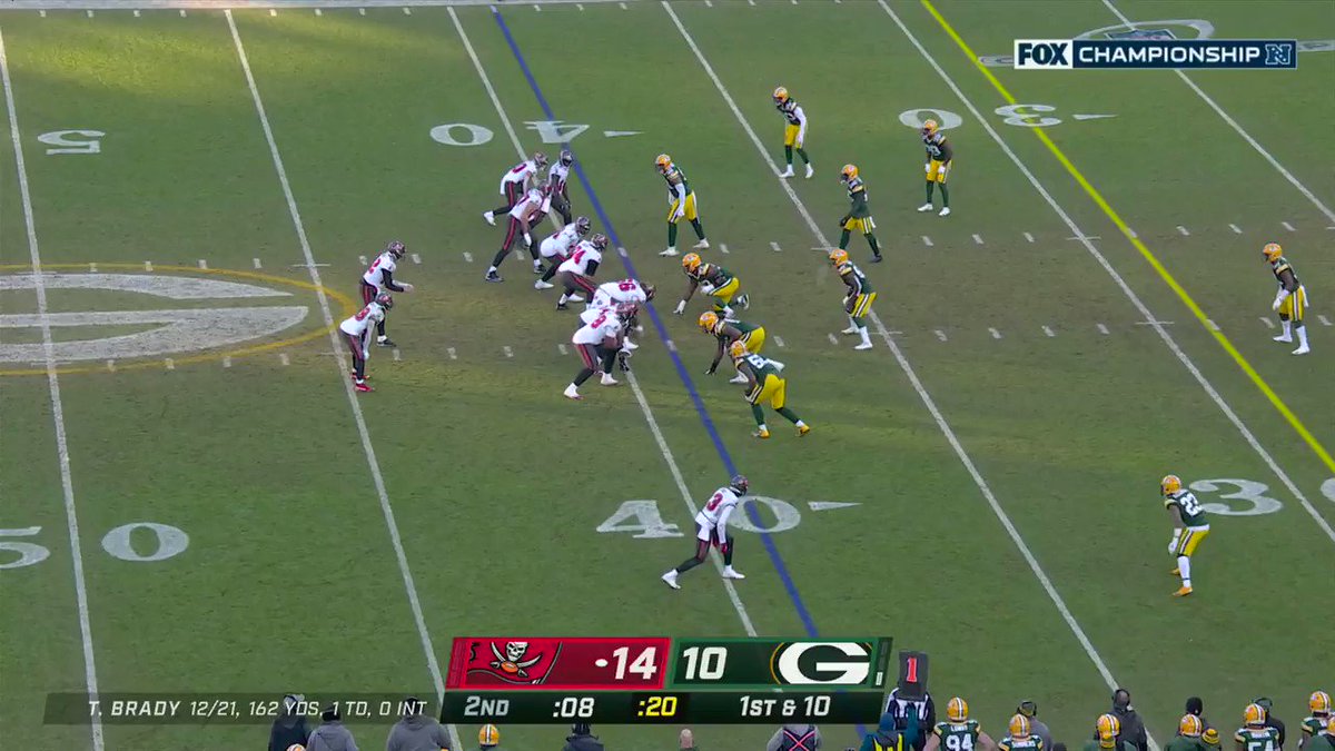 HUGE score off the Int to close the half. Tom Brady still Tom Brady. #TBvsGB https://t.co/1XPyNcpz3m