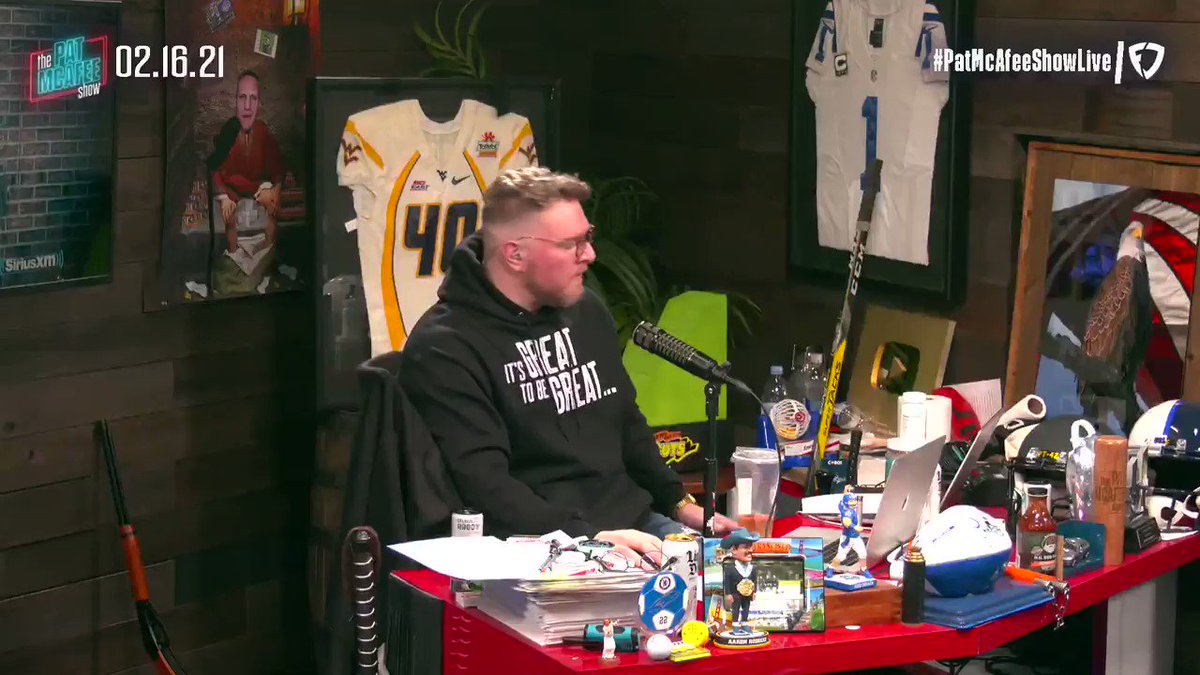 The thought of Carson Wentz going to Chicago & Nick Foles waiting for him there would be hilarious #PatMcAfeeShowLIVE https://t.co/1WPdT32BfF