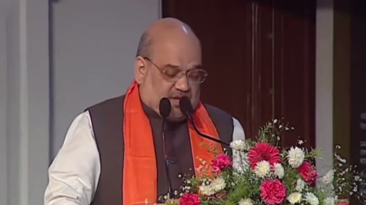 Amit Shah (@AmitShah) on Twitter photo 2021-02-19 11:30:46 नेताजी सुभाष चंद्र बोस जी एक उत्कृष्ट प्रशासक थे, वें कोलकाता के मेयर बने व दो बार कांग्रेस पार्टी के अध्यक्ष बने। ये सुभाष बाबू की लोकप्रियता का परिचायक ही है कि एक बार तो वें गाँधी जी की इच्छा के विरुद्ध चुनाव लड़कर उनके प्रत्याशी को हराकर कांग्रेस के अध्यक्ष बने। नेताजी सुभाष चंद्र बोस जी एक उत्कृष्ट प्रशासक थे, वें कोलकाता के मेयर बने व दो बार कांग्रेस पार्टी के अध्यक्ष बने। ये सुभाष बाबू की लोकप्रियता का परिचायक ही है कि एक बार तो वें गाँधी जी की इच्छा के विरुद्ध चुनाव लड़कर उनके प्रत्याशी को हराकर कांग्रेस के अध्यक्ष बने।
