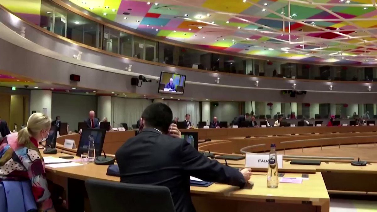 European Union foreign ministers agreed to impose sanctions on four senior Russian officials close to President Vladimir Putin in a mainly symbolic response to the jailing of Kremlin critic Alexei Navalny https://t.co/2o2hSgqIdu https://t.co/WNg0LSiGL1