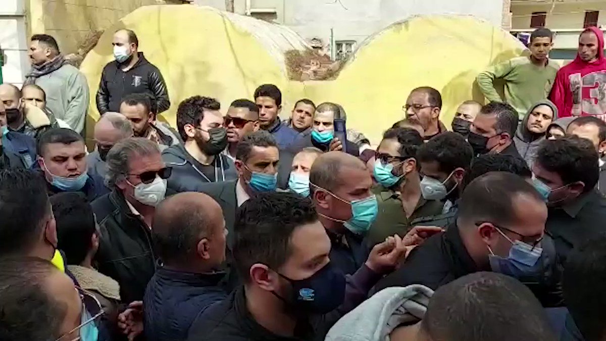 انهار بالبكاء .. أول ظهور للمخرج خالد يوسف فى مراسم جنازة شقيقه صدى البلد البلد