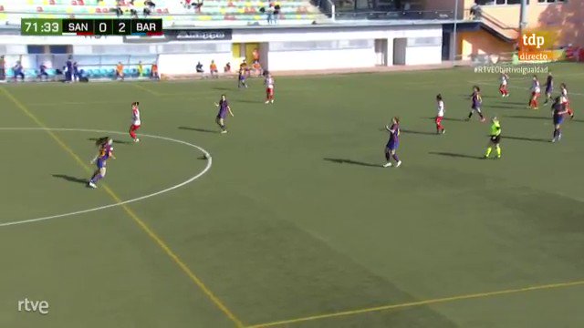 🚀 ¡Goooolazo desde 40 metros de Patri Guijarro!

⚽ Vio a la portera adelantada y no se lo pensó dos veces

🔴 Puedes verlo en