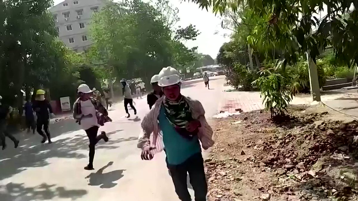 Myanmar security forces surrounded the staff compound of striking railway workers opposed to the military junta as ousted lawmakers appointed an acting vice president to take over the duties of detained politicians https://t.co/Pr4aUFshd9 https://t.co/svEubCNGjA