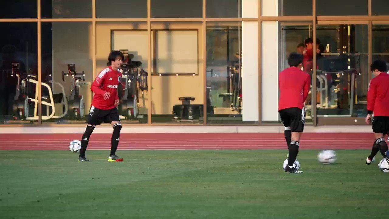 サッカーニュースqoly コリー 三笘薫 恒例の居残り1対1 相手は 相馬勇紀 U24日本代表 Daihyo Frontale Grampus 17歳の 中野伸哉 もぶち抜かれてました T Co Dpyu8yqqzq Twitter