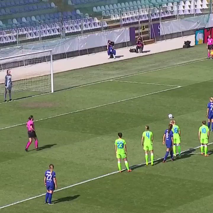 ⚽️ @PernilleMHarder with a perfect penalty. 😍

#CFCW #UWCL