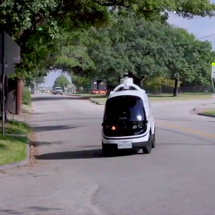 Domino's has teamed up with the autonomous vehicle company Nuro to test a new way for customers to get their pizzas https://t.co/UArjqVYz4S https://t.co/RgAHT1jjOm