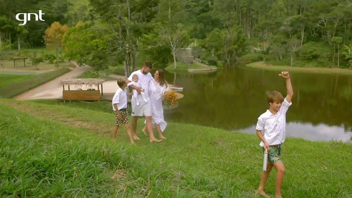 O que dizer desse casal maravilhoso? O @RodrigoHilbert construiu a capela e a @FernandaLimaBah organizou o casamento de surpresa no dia do aniversário dele. 😍 Só a gente está morrendo de amores com essa história? 🥰 #BemJuntinhosNoGNT, toda quinta, às 21h30! https://t.co/5wc8LTKbdT