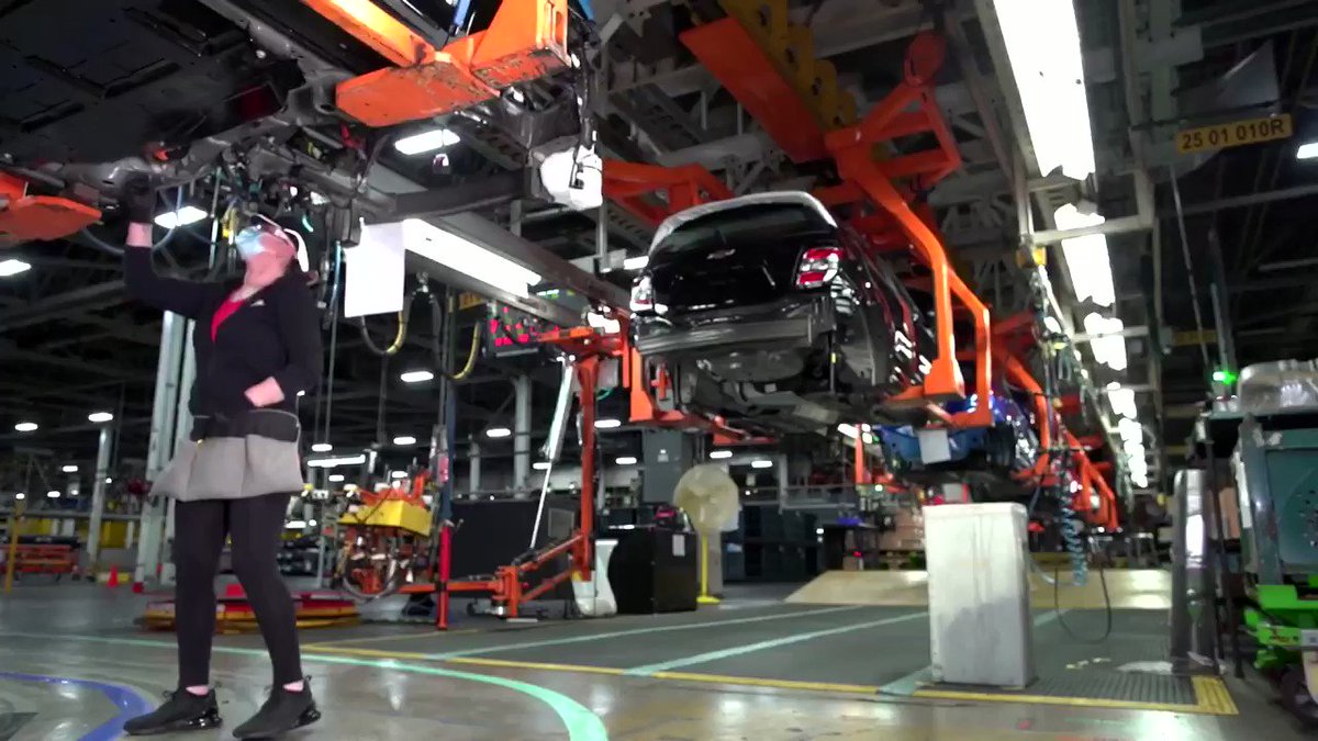 WATCH: General Motors reported a better-than-expected first-quarter profit and reiterated its full-year 2021 earnings guidance https://t.co/ObpActKBVJ https://t.co/c6jgkCd1EV