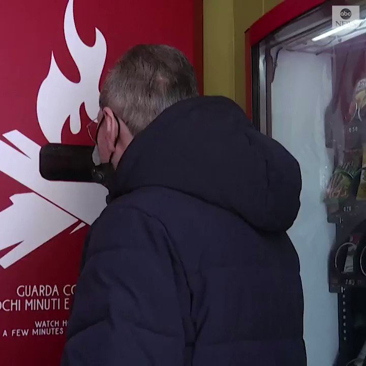 DUBIOUS DELIVERY: Italians are bemused by the recent arrival of this pizza-making vending machine in the center of Rome. https://t.co/R2PKuNJx3w https://t.co/639Pvdu9PD