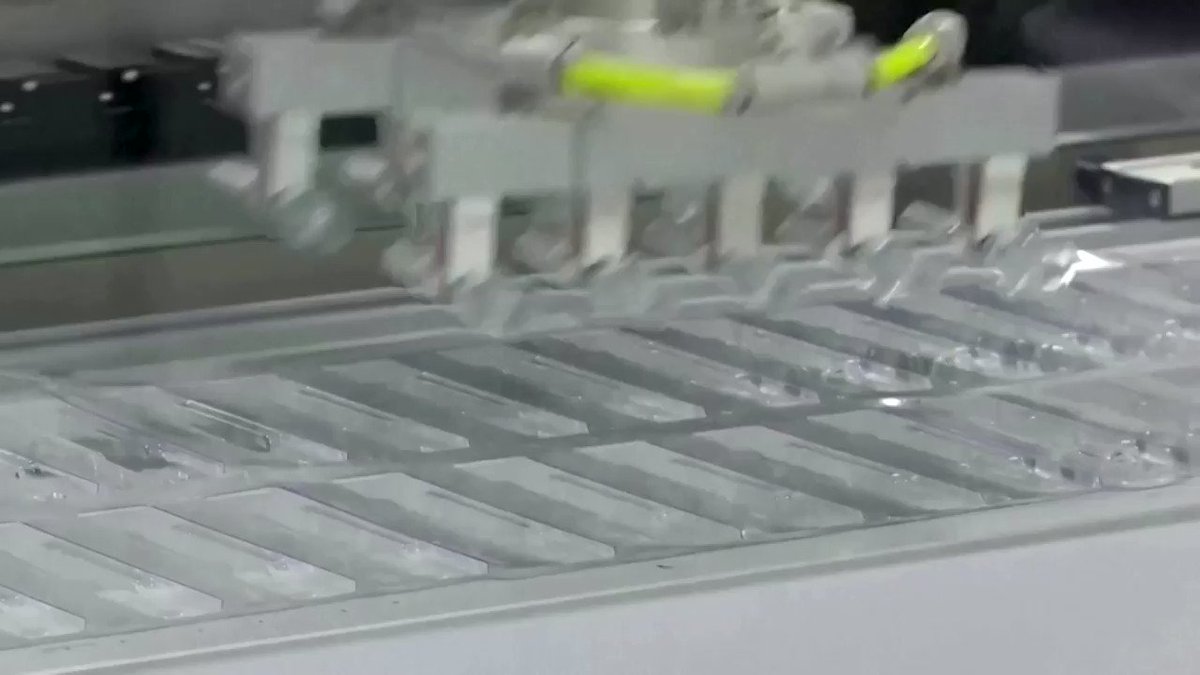 The World Health Organization approved a COVID-19 vaccine from China's state-owned drugmaker Sinopharm for emergency use, making it the sixth vaccine to receive WHO validation https://t.co/1lSWw7uOFB https://t.co/vCsk2bYYYR