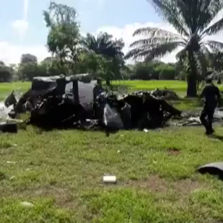 Horrific helicopter crash in Colombia kills five policeman
https://t.co/b5KyZuReDr https://t.co/C7y6DJdrVe