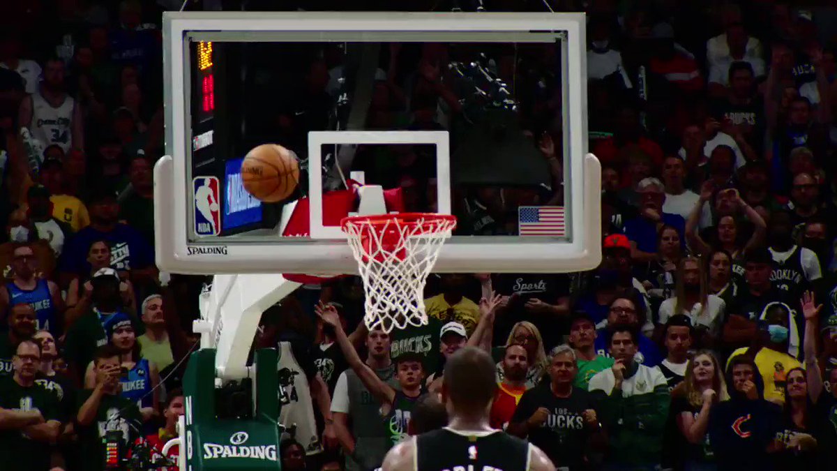 Giannis Antetokounmpo, #PhantomCam'de "Yedinci Maç" İçin Yükseliyor! 🎥
#NBAPlayoffs | #ThatsGame https://t.co/P3XFo8Vlrw