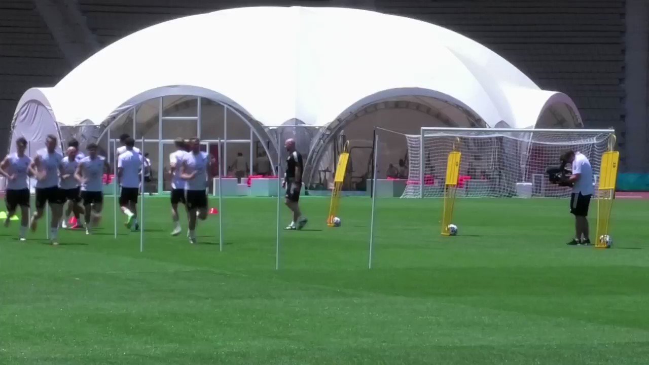 قناة أبو ظبي - الرياضية | #يورو_2020 لقطات من تمارين منتخب ...