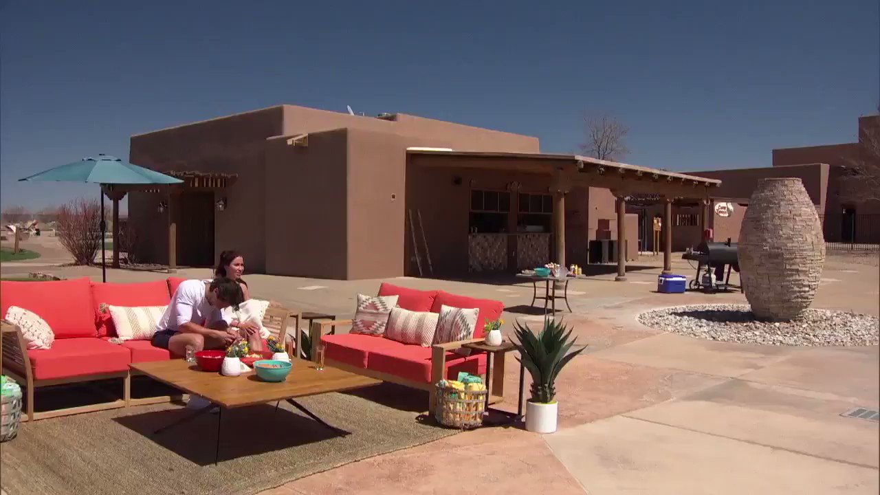 The Bachelorette airing on ABC / Twitter