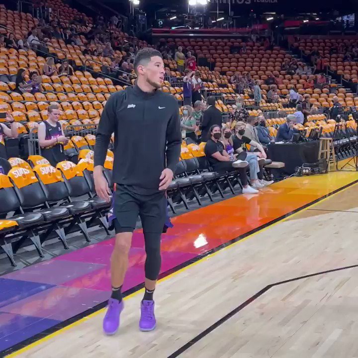 Book getting loose for Game 5 of the #NBAFinals on his home court βοΈ
πΊ 9 ET on ABC https://t.co/qoNvPgHPw7