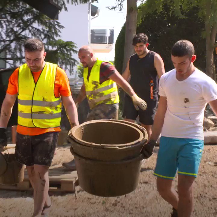 They came to Germany as refugees from Syria six years ago. Now, wanting to give back to society, they have traveled from across the country to the flood-affected areas to help locals pick up the pieces. https://t.co/sTsTOM2BUf