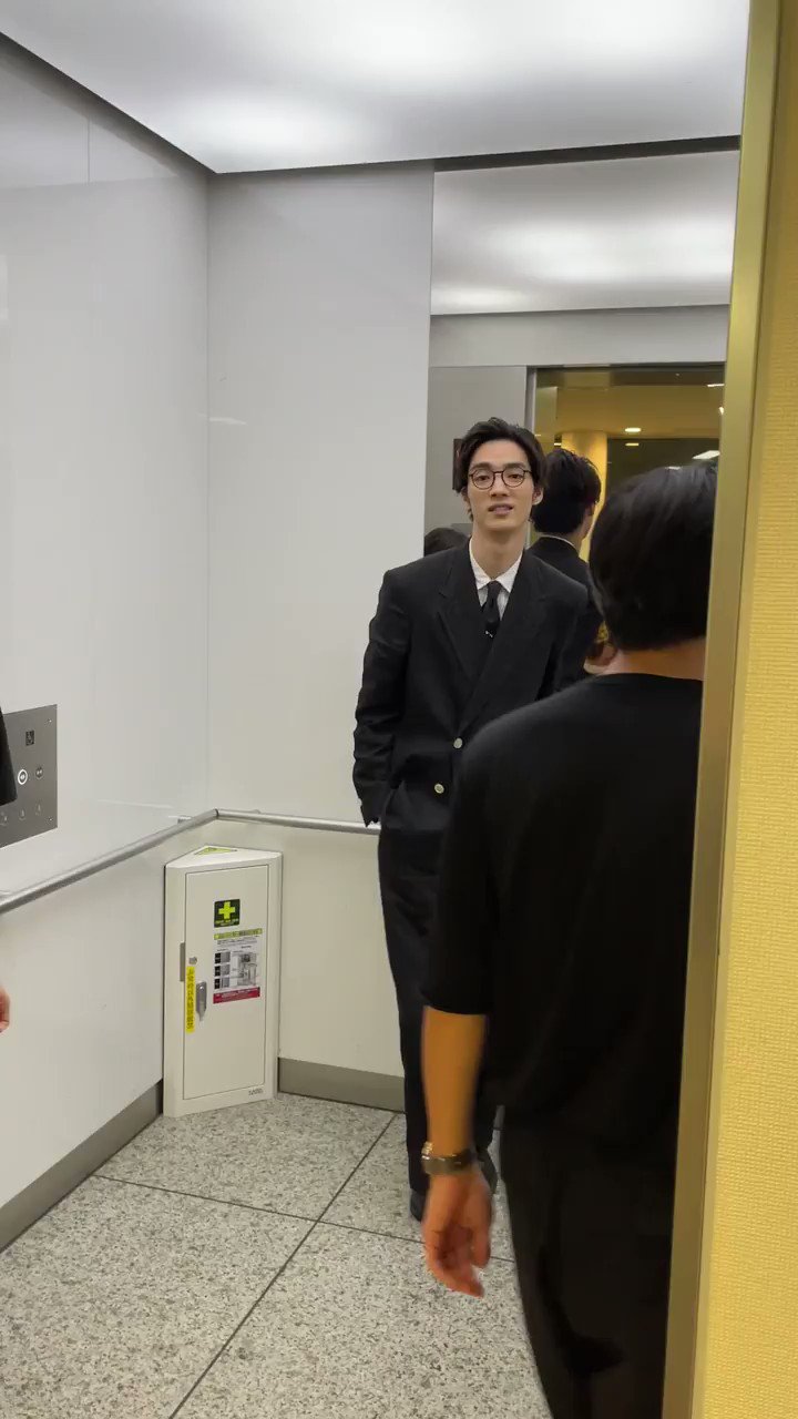 映画 東京リベンジャーズ2 公式 あの日の東リベ 動画編 Tiktokにアップした 動画 半間役 清水尋也 さんの 少し長いバージョンを 最後まで手を振ってくれていました 東京リベンジャーズ T Co Wsjg1tzf66 Twitter