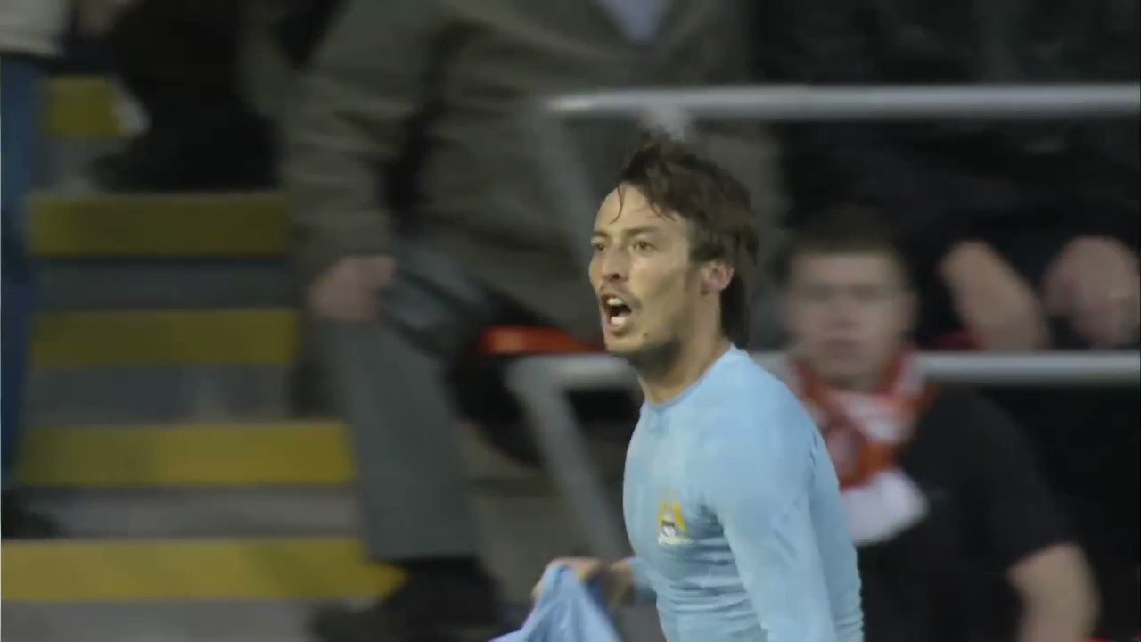 Happy 36th Birthday to David Silva! Such a joy to watch, an all timer and forever a legend. Que jugador. 