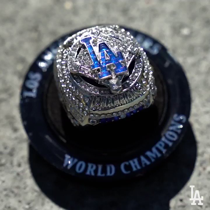 Twitter 上的Los Angeles Dodgers：So nice we made it twice. 💍 The World Series  Replica Rings presented by @BankofAmerica are coming back on 9/30! The  first 30,000 fans in attendance will receive