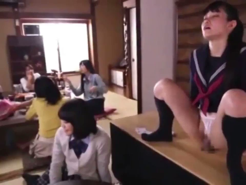 壁！机！椅子！から飛び出る生チ●ポが昔懐かしい実家 「お正月だよ！しゃぶりながら」…さらにハメながら！！ ‘8年ぶりの帰郷、久々に触れた家族の優しさに心を打たれる’編