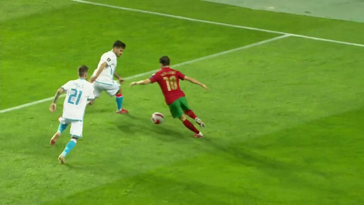 ¡Penal para Portugal! ¡Falta sobre Bernardo Silva!

📲🔴 ¡En vivo!  
📺 TUDN

#CaminoACatar | #WCQ