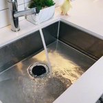 気持ちよさそう!自宅で簡単に、ヒヨコのプール!