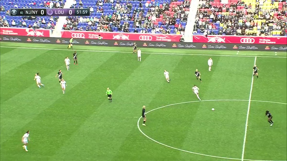 Carli Lloyd scores a goal on her final professional regular-season game ✨ 

(via @NWSL)