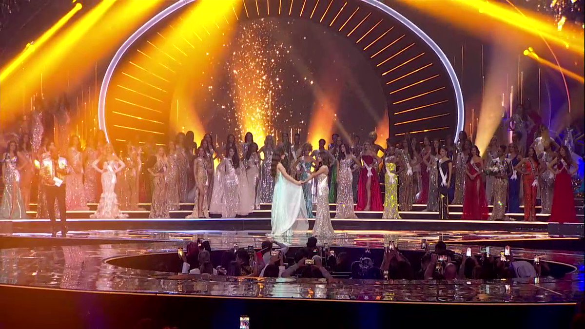 نهنئ ملكة جمال الهند هارناز ساندو على فوزها بملكة جمال الكون في المسابقة التي