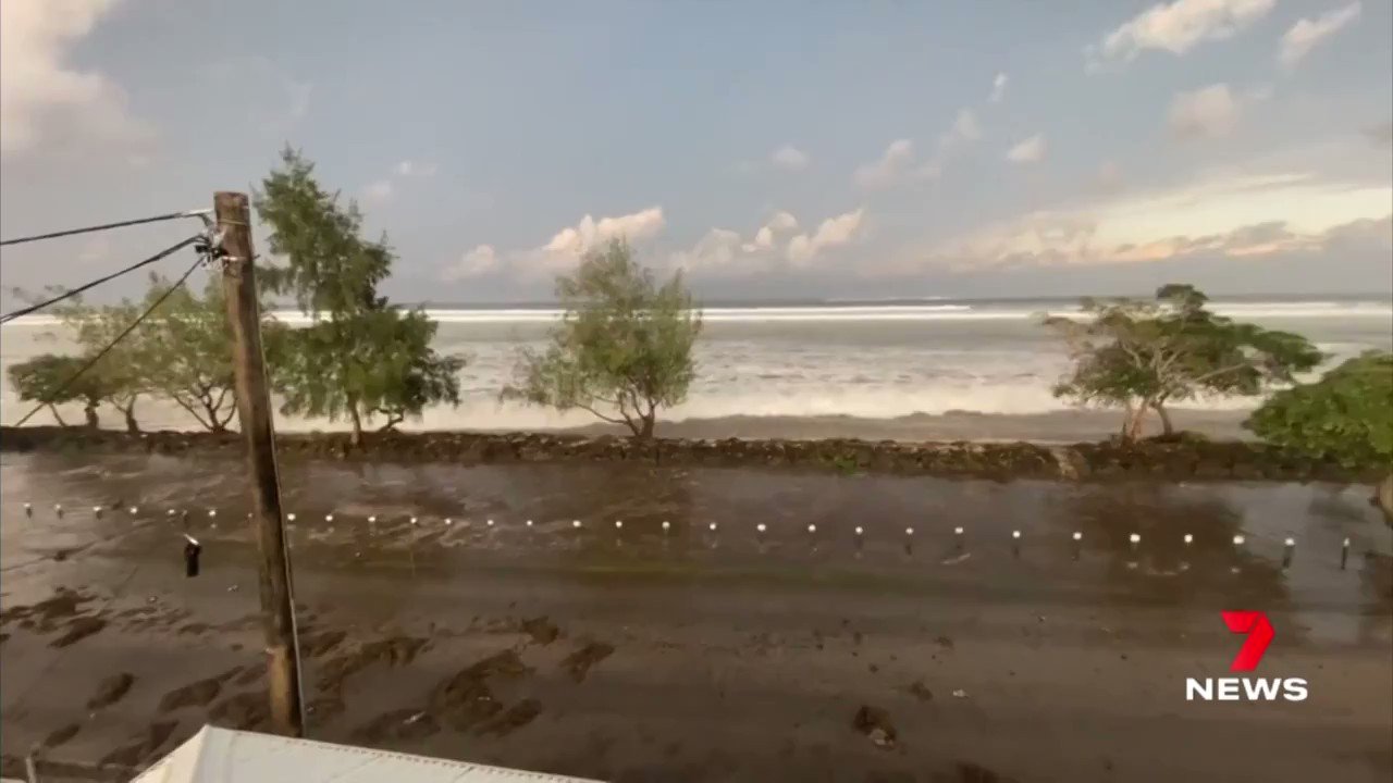 These satellite images show the volcanic eruption in Tonga that's