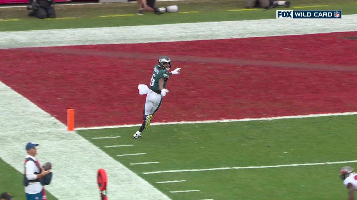 @NFLonPrime's photo on Mike Edwards