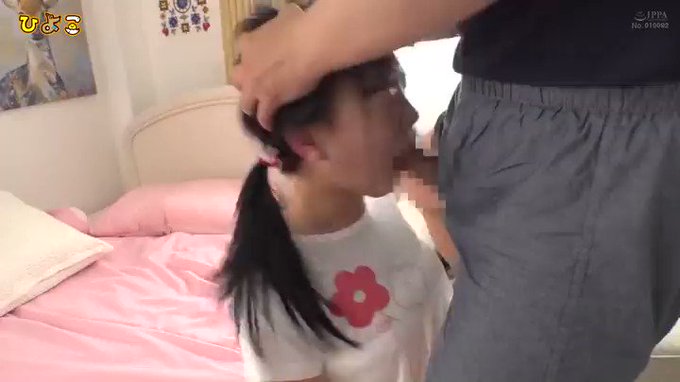 こんなちっこい小娘の喉を破壊しちゃう

https://t.co/MLsQIrlWOz