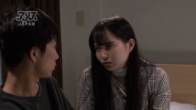 ちょっと生意気な幼馴染が上京して泊めてあげたら、勢いでセッ〇スしてしまったほろ苦いラブストーリーです。
経験が浅いのに経験豊富そうにふるまうツンデレ感。なのにいざチ〇ポ入れた時の感じ方がたまりません💕
こういうのがいいんだよオジサンも納得しかない最高な作品です✨✨ https://t.co/euQNAJBLNF