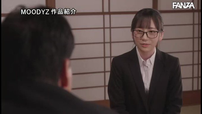 黒縁メガネが似合うカワイイ後輩女子社員がイキナリ豹変痴女化！
男を狂わせる下品で優しい小悪魔攻めで脳がバグるくらいのラッシュに絶対服従してしまった変態上司です。

メガネ姿で罵る七沢みあって最高なんだな！ https://t.co/TWXUSKmw3N