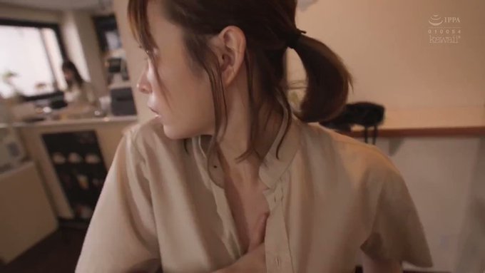 彼女の親友がバレたら絶体絶命な状況で中出しおねだり囁き誘惑

君は抜くことを我慢できるか… 
https://t.co/SMeNw6Ctbt