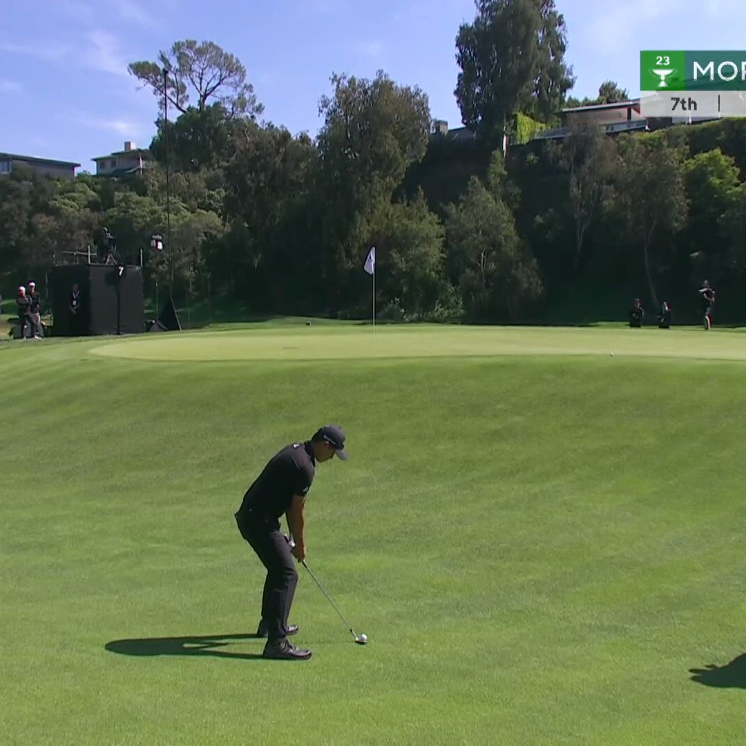 RT @PGATOUR: Getting the people going!

Wedge work from @Collin_Morikawa. https://t.co/JQoKFkOxv0