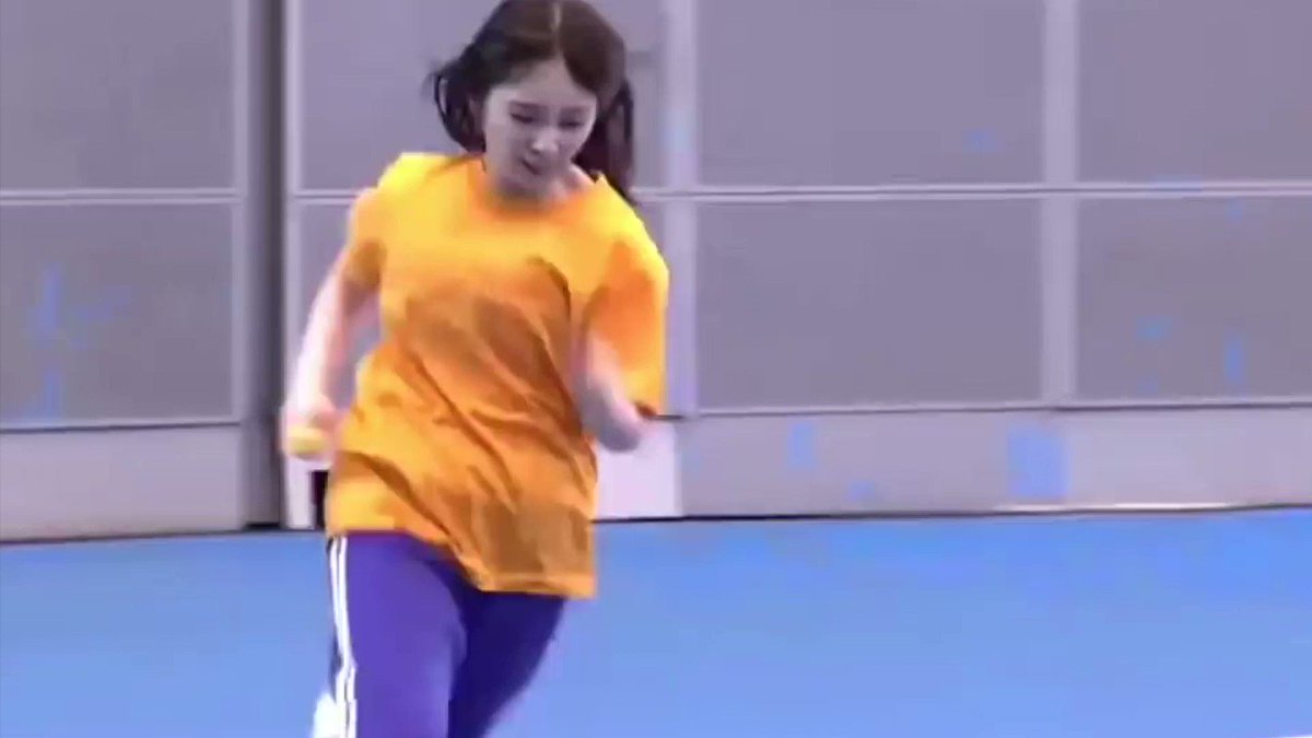 与田祐希　おっぱい　gif  ╭🎀━━━━━━━━━━╮ #与田祐希 の乳 揺れ ╰━━━━━━━━━━🎀╯ 「たまらん❤️」と思ったらリツイート！ ✓もっと刺激的な動画👇  @titimomi_nampa #よだっちょ #与田ちゃん #乃木坂 #乃木坂46 1時33分 #与田祐希 #よだっちょ #与田ちゃん #乃木坂  #乃木坂 ...