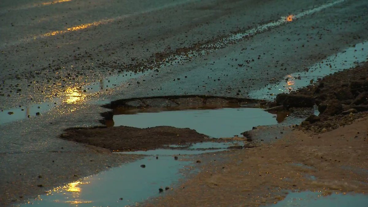 Beware of this monster on Minnesota and W. 32nd Avenue (southbound) this morning. Alaska's News Source caught drivers encountering a massive pothole in the road.

What to expect this weekend for weather: https://t.co/Pdy1yK1t3Q https://t.co/r1PXSn7jcb