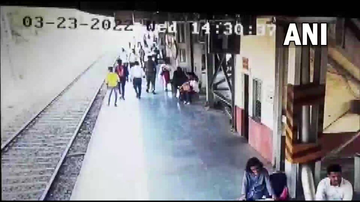 ANI on Twitter: "#WATCH | Maharashtra: A police personnel saved a teenage  boy's life by pushing him away from the railway track just seconds before  an express train crossed the spot at