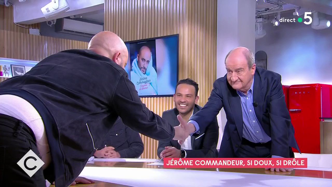 C à vous on Twitter "Bah dis donc, ça devient chaud entre commandeur_j et PierreLescure sur